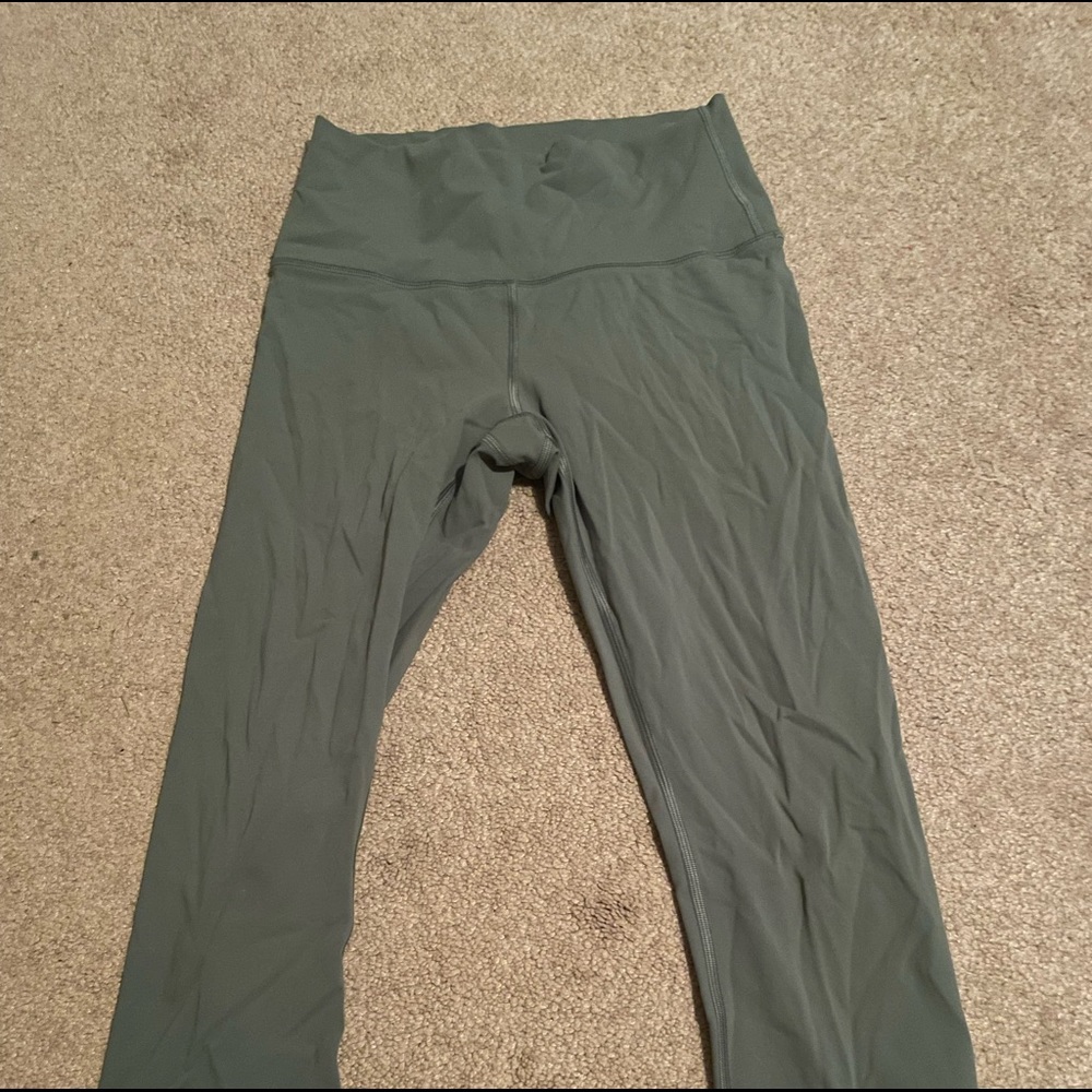 Lululemon size 6 crops